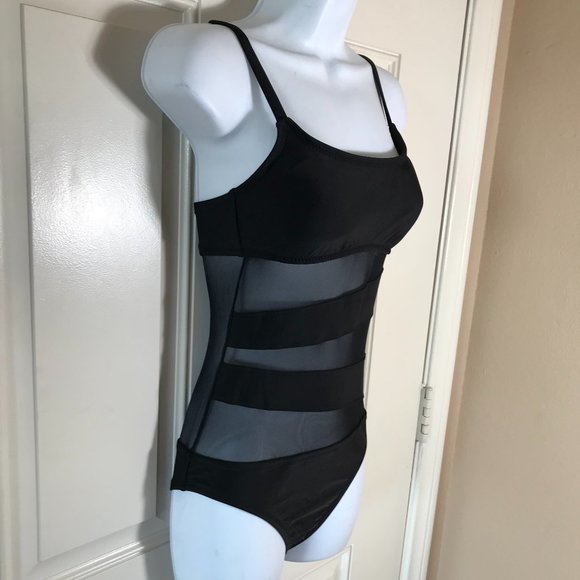 NWT Shade & Shore Medium Coverage One-Piece Swimsuit Black - Picture 2 of 3